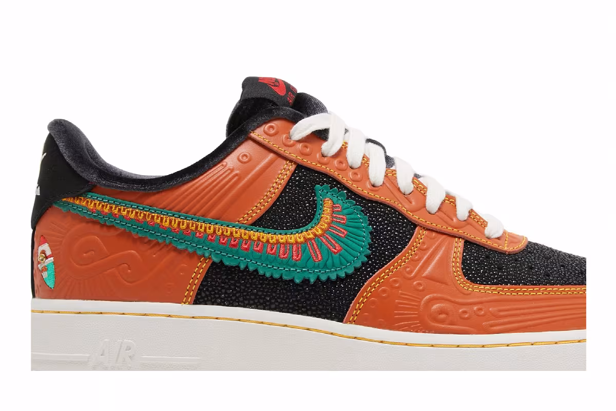Nike Air Force 1 SiEMPRE Familia, view 3