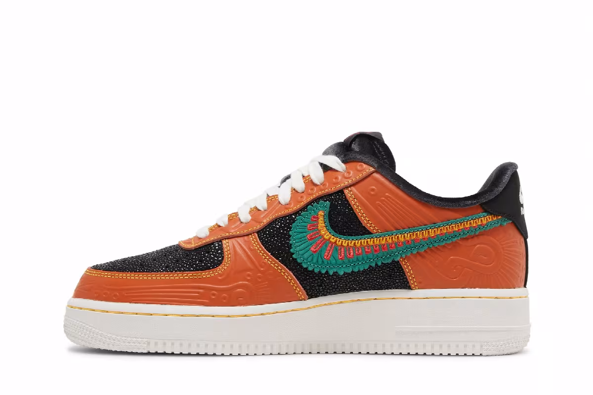 Nike Air Force 1 SiEMPRE Familia, view 4