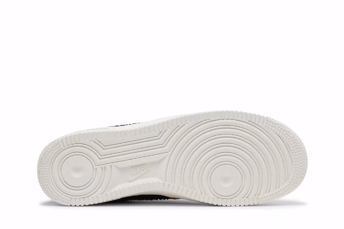 Nike Air Force 1 SiEMPRE Familia, view 5