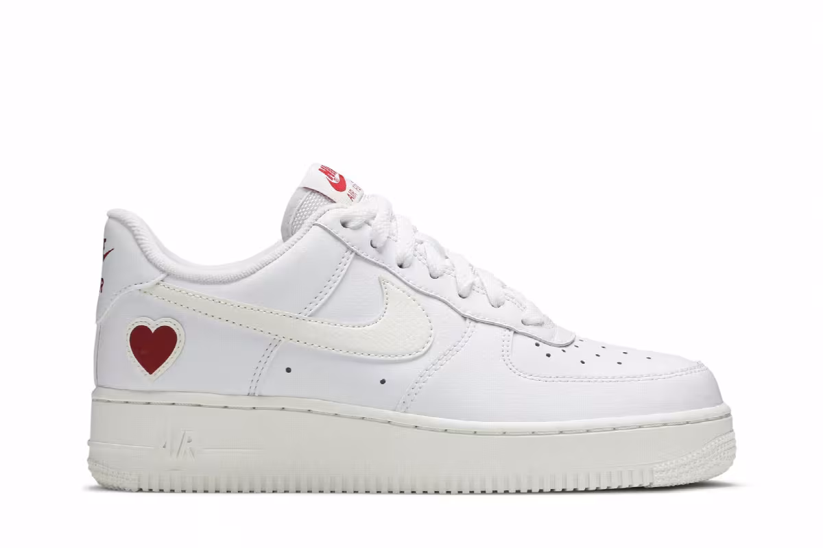 Nike Air Force 1 Low Valentine's Day 2021, view 2