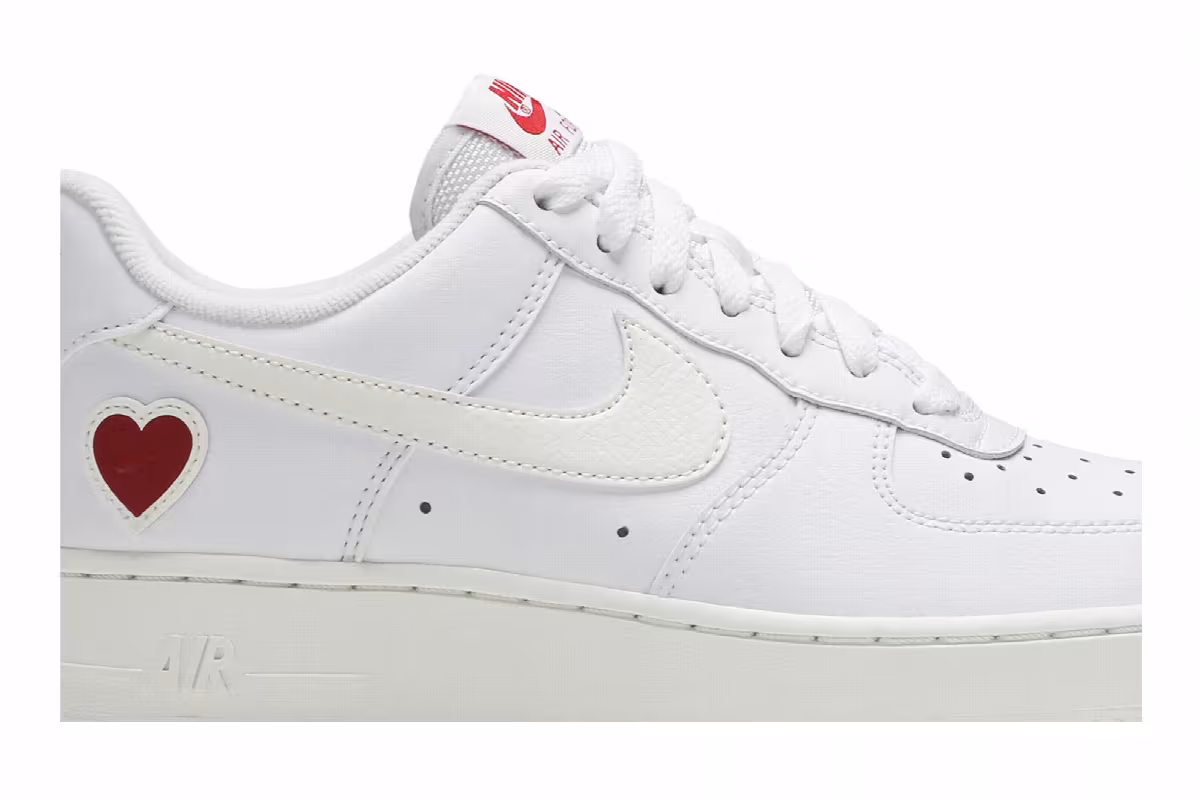 Nike Air Force 1 Low Valentine's Day 2021, view 3