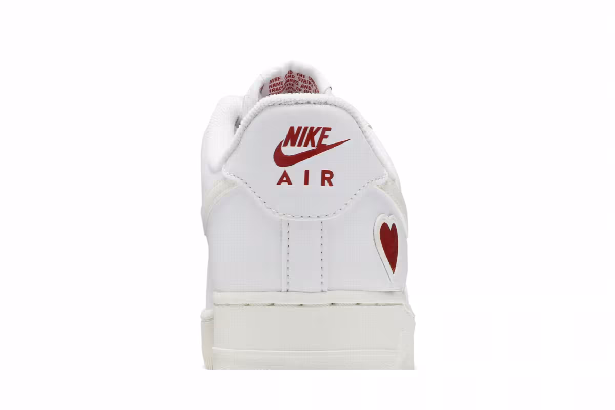Nike Air Force 1 Low Valentine's Day 2021, view 8