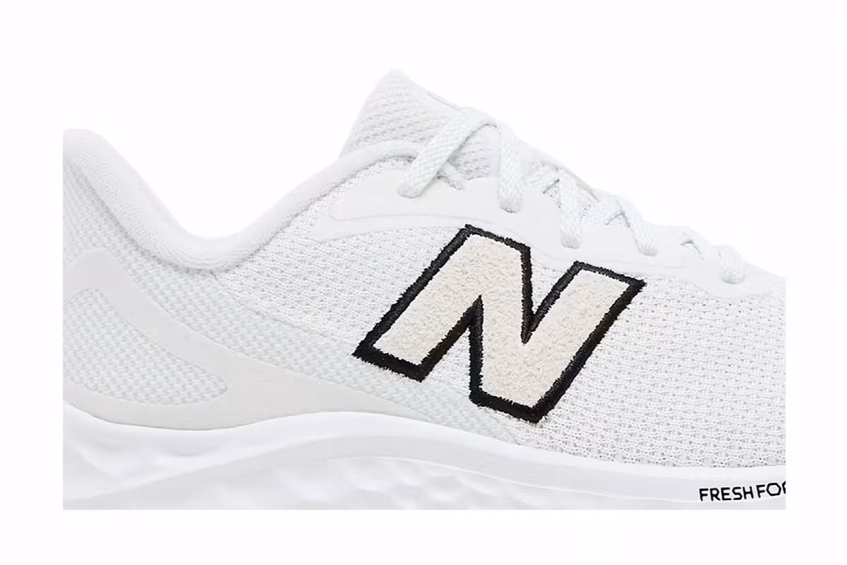 New Balance Fresh Foam Arishi v4 White Reflection Black, view 3