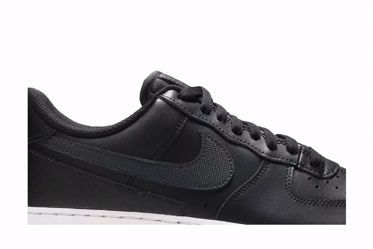 Nike Air Force 1 Low Technical Stitch - Bred, view 3