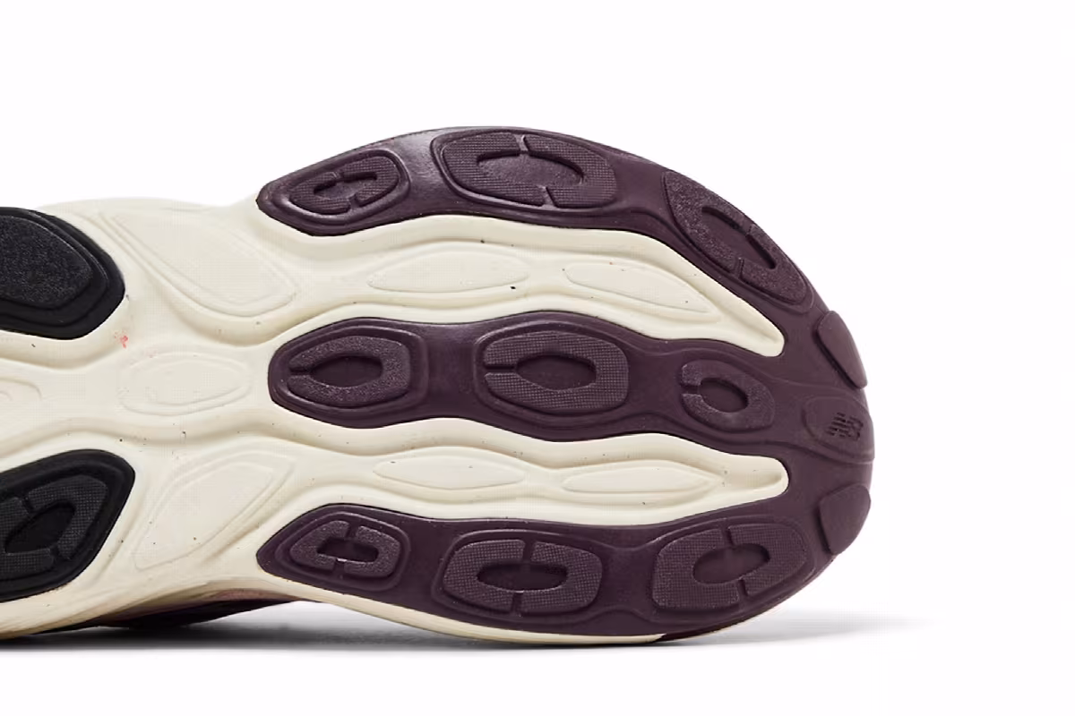 New Balance Women's Fresh Foam X More v5 Ice Wine, view 6