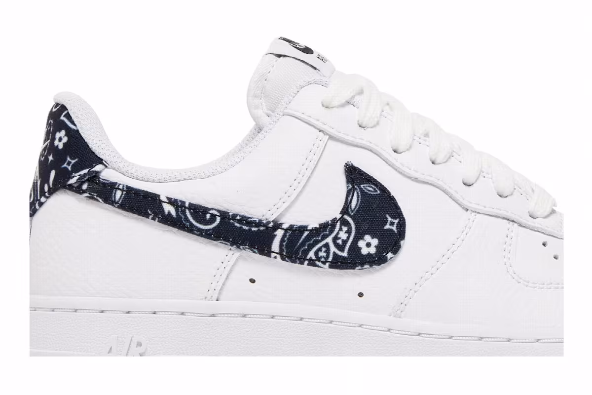 Nike Women's Air Force 1 Black Paisley, view 3