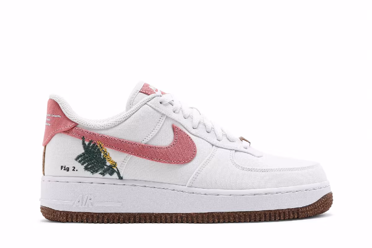 Nike Women's Air Force 1 Low SE Catechu, view 2