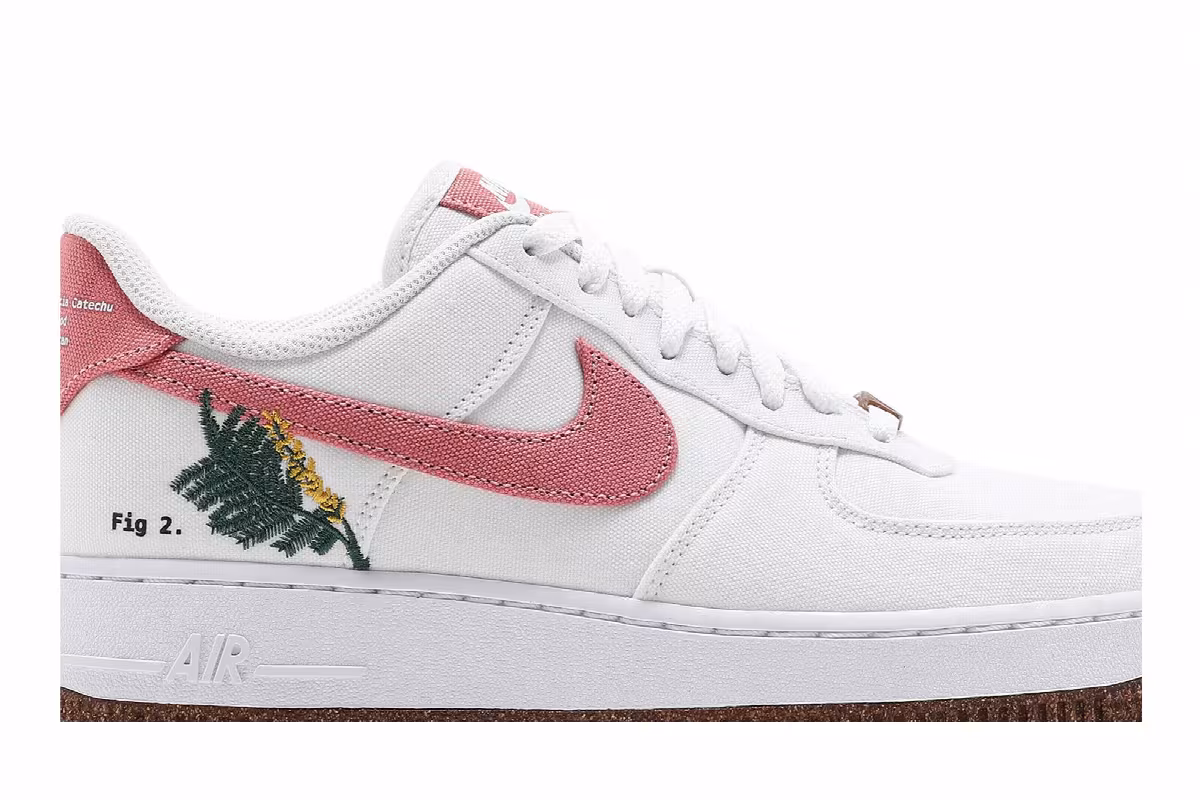 Nike Women's Air Force 1 Low SE Catechu, view 3