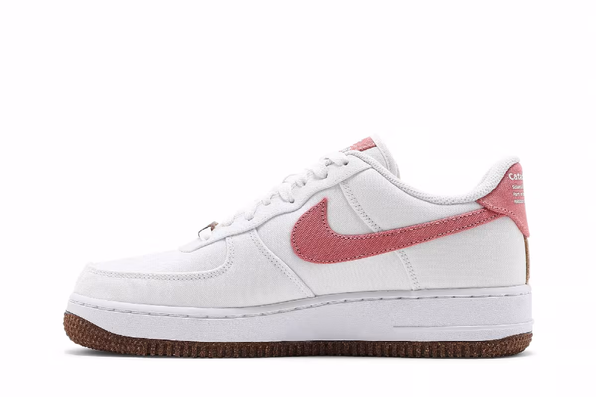 Nike Women's Air Force 1 Low SE Catechu, view 4