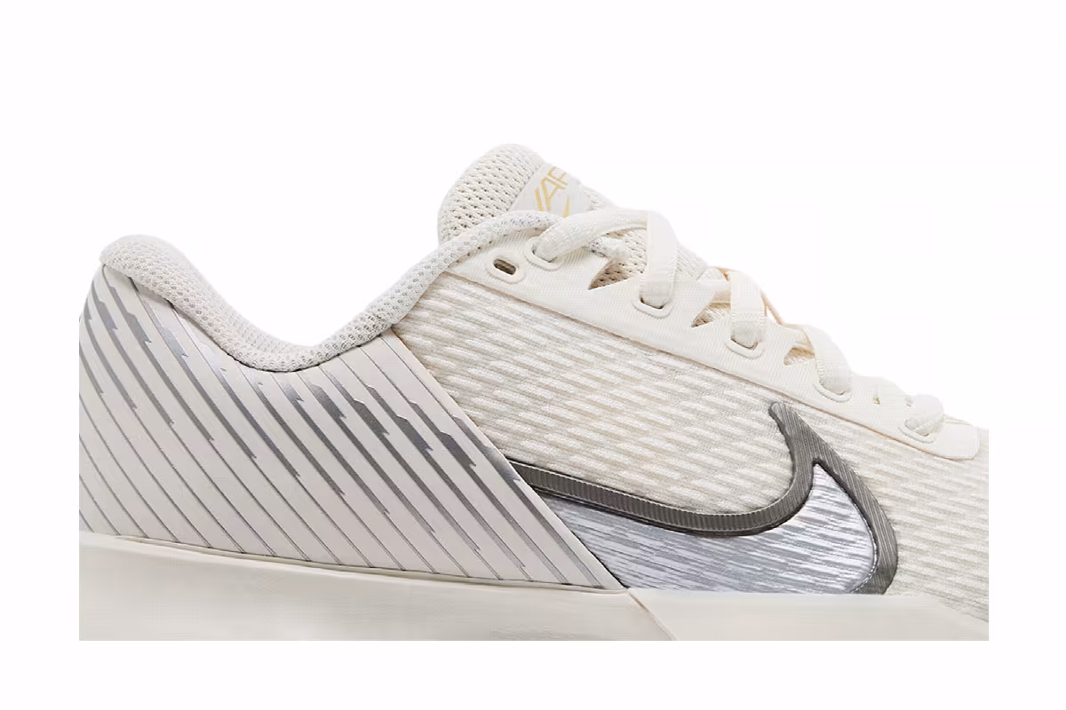 Women's NikeCourt Air Zoom Vapor Pro 2 Premium HC Gold Flair Pack, view 3