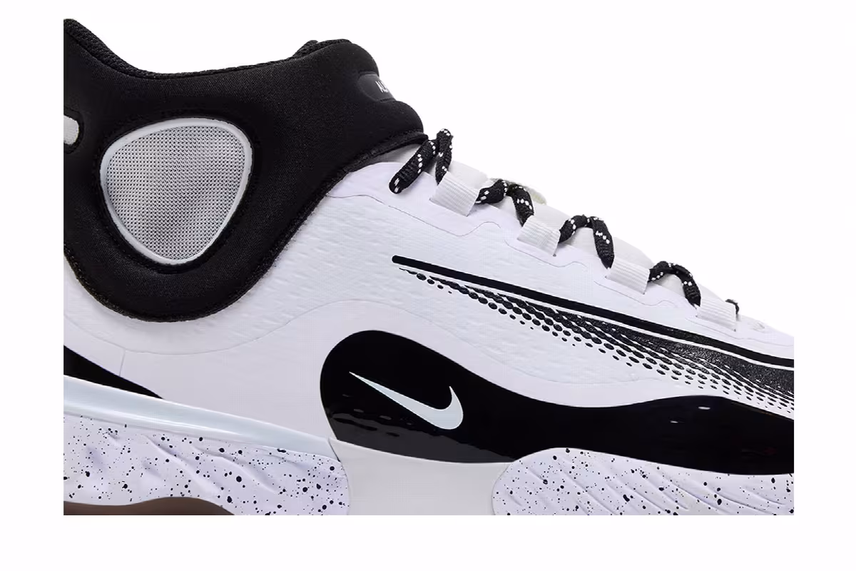 Nike Alpha Huarache Elite 4 Mid White Black, view 3