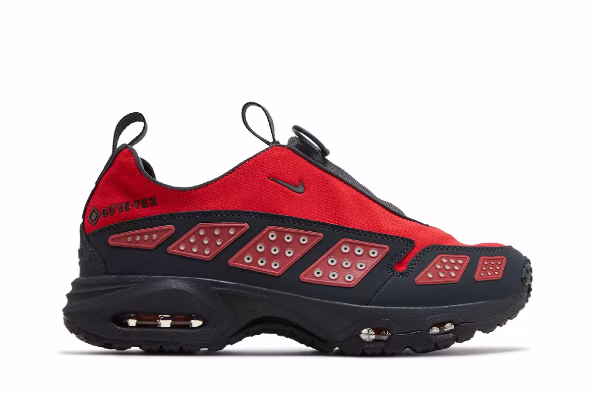 Nike Women's Air Sunder Max GORE-TEX Hyper Crimson, view 2