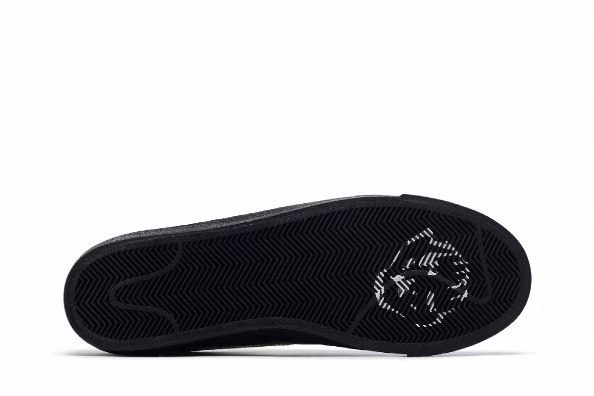 Dancer Skateboards x Nike Zoom Blazer Low SB Black Metallic Silver, view 5
