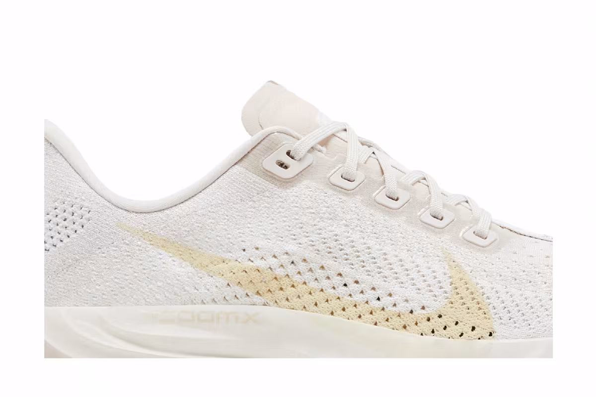 Nike Women's Pegasus Plus Light Orewood Brown, view 3