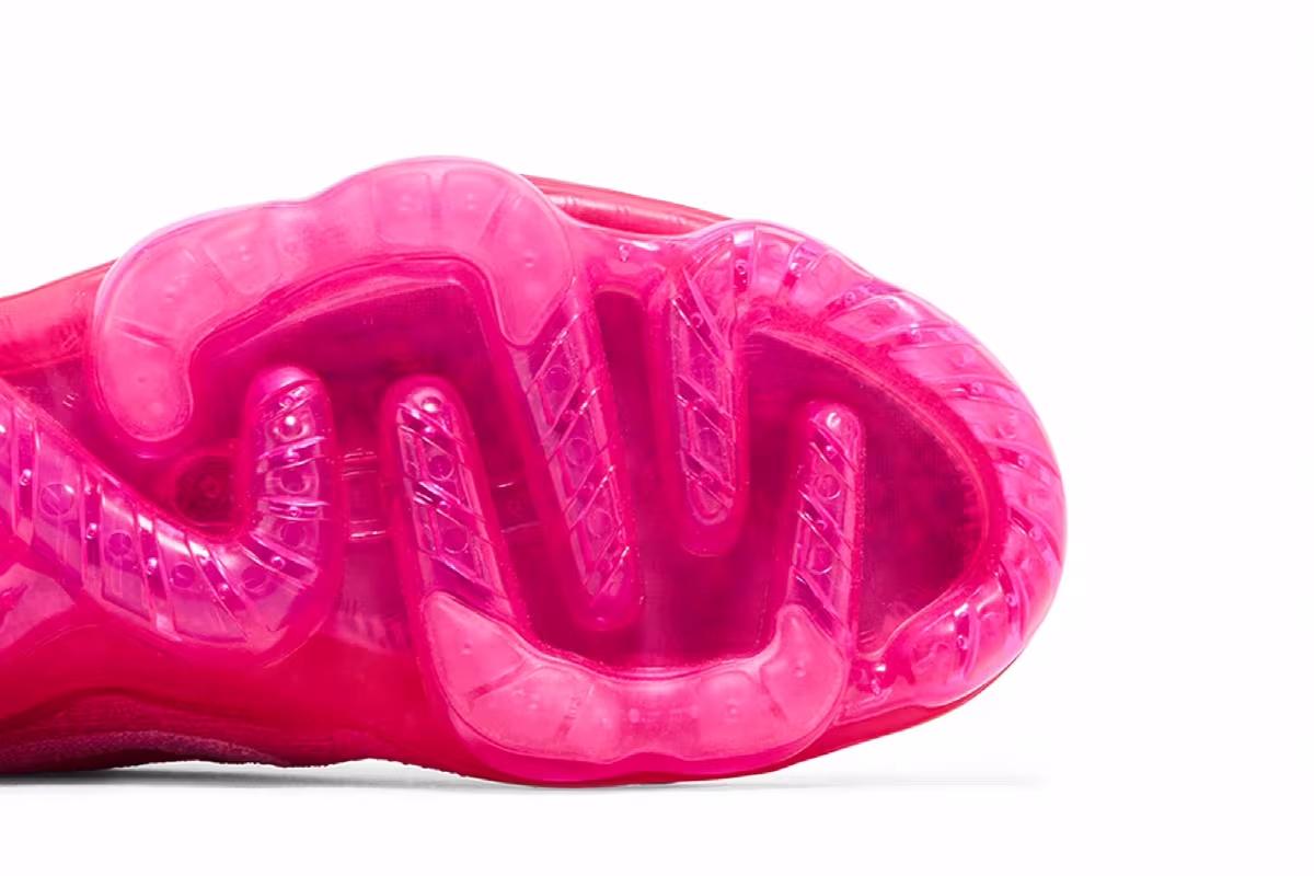 Nike Women's Air VaporMax 2023 Flyknit Hyper Pink, view 6