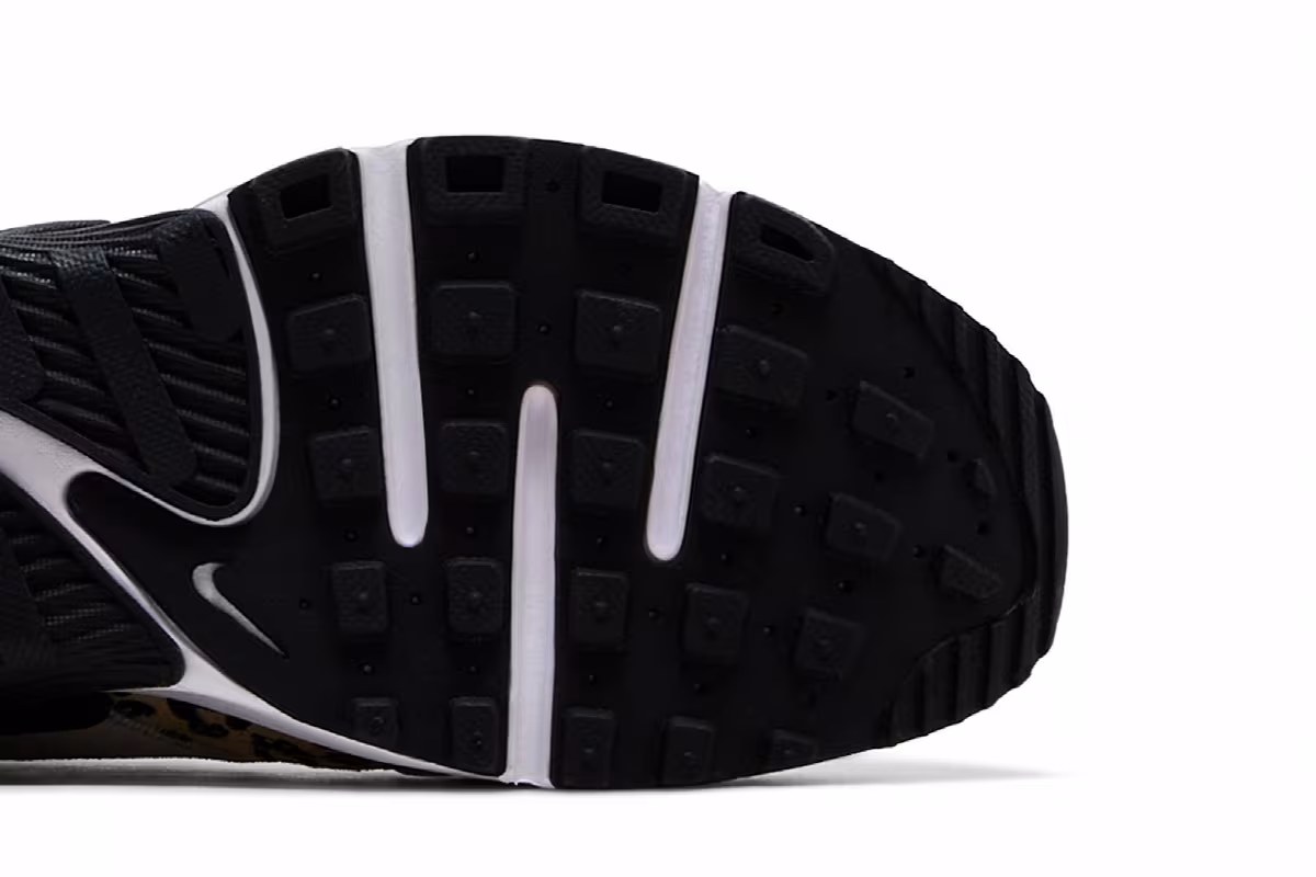 Nike Women's Air Max Excee Leopard, view 6