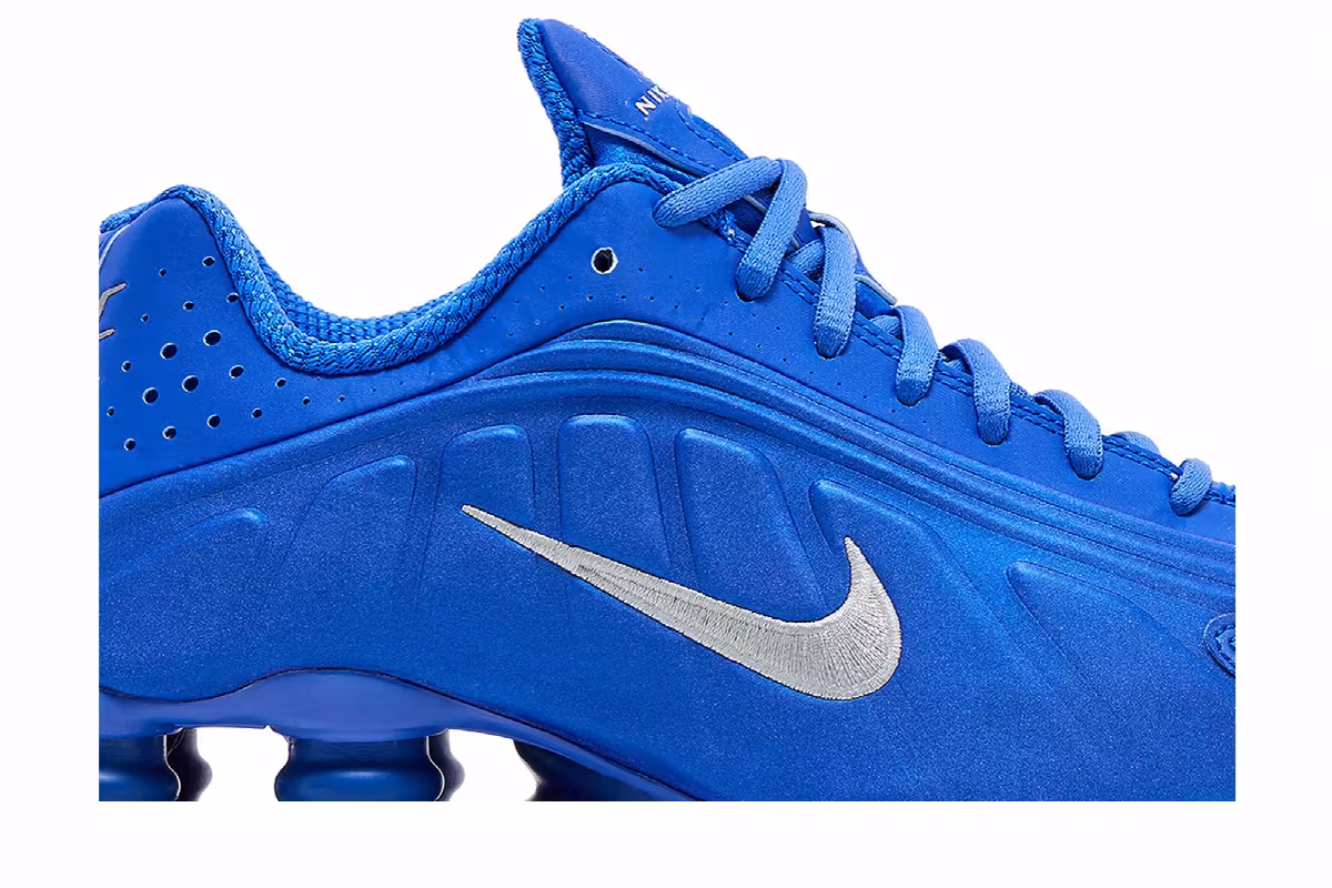 Nike Women's Shox R4 Blue Woman Group, view 3