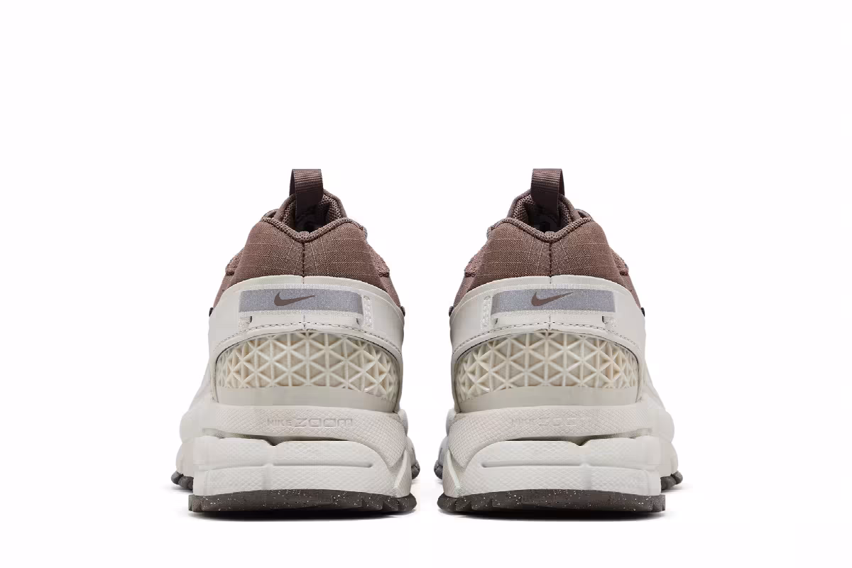 Nike Women's Zoom Vomero Roam Light Bone Mink Brown, view 7