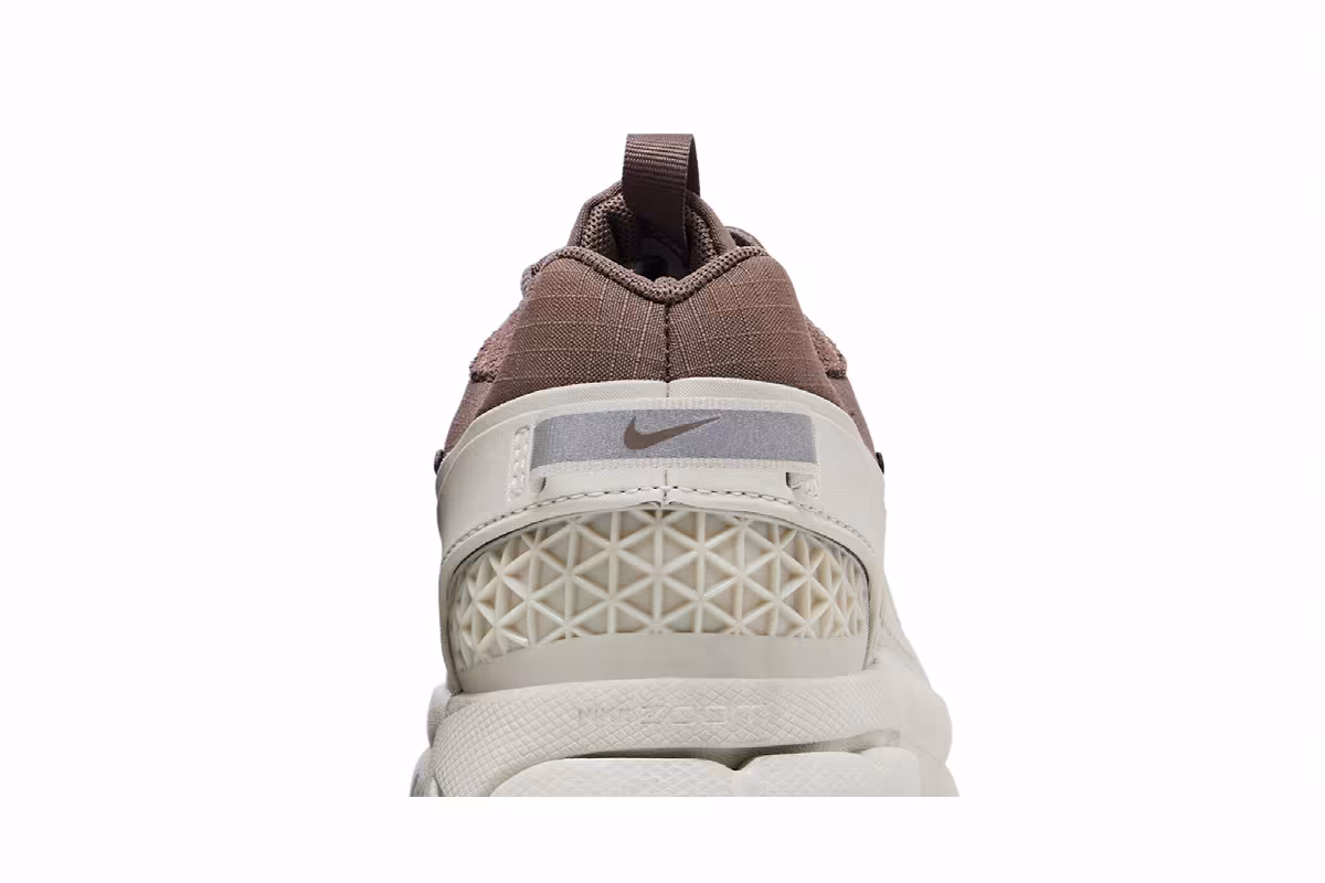 Nike Women's Zoom Vomero Roam Light Bone Mink Brown, view 8