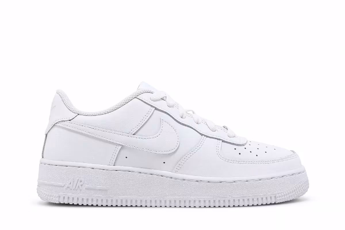 Nike Air Force 1 LE GS Triple White, view 2