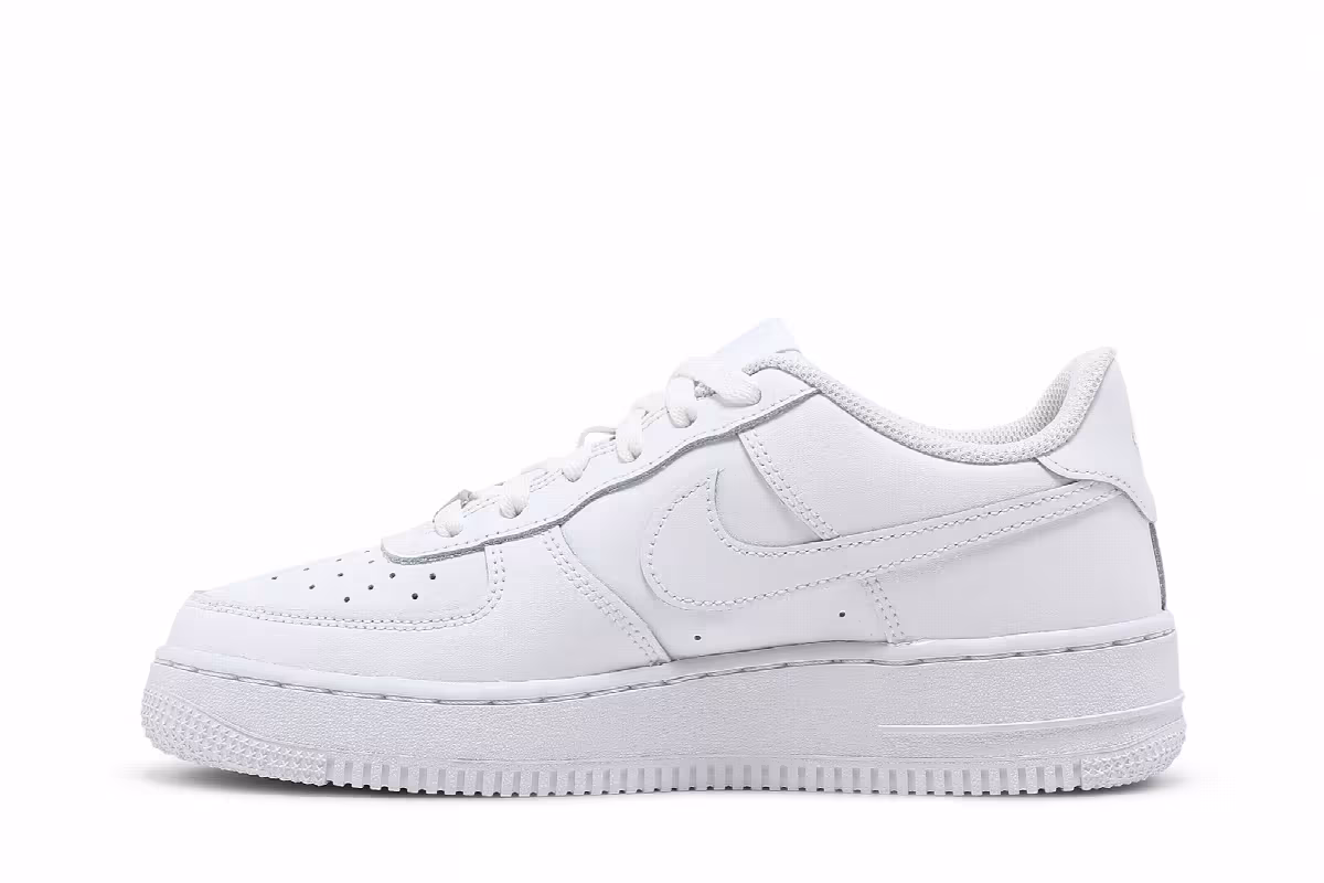 Nike Air Force 1 LE GS Triple White, view 4
