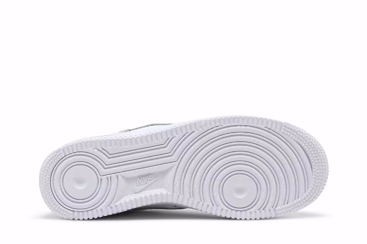 Nike Air Force 1 LE GS Triple White, view 5