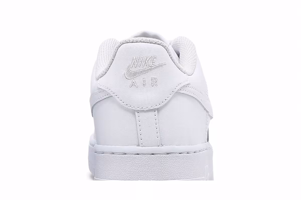 Nike Air Force 1 LE GS Triple White, view 8