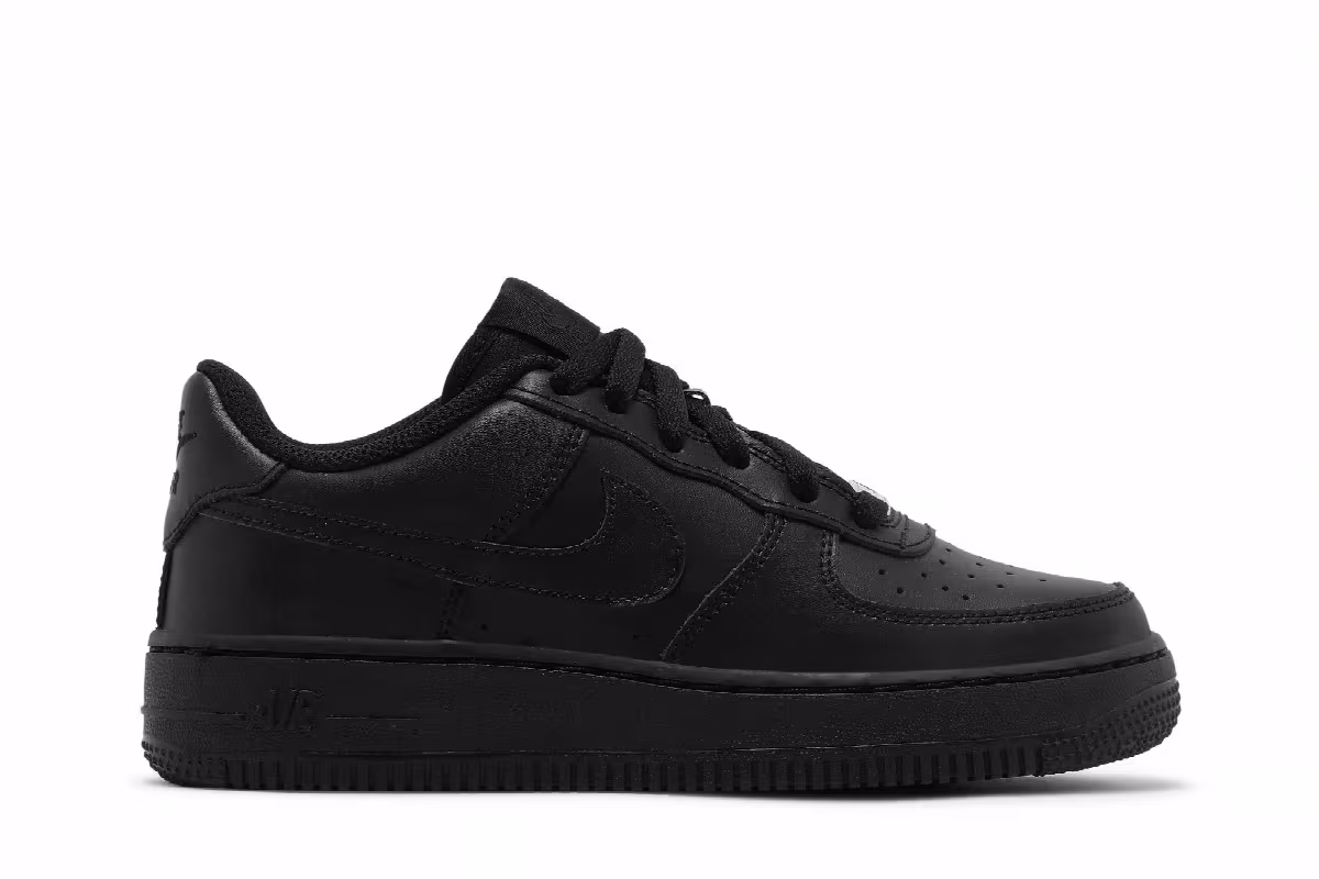 Nike Air Force 1 LE GS Triple Black, view 2