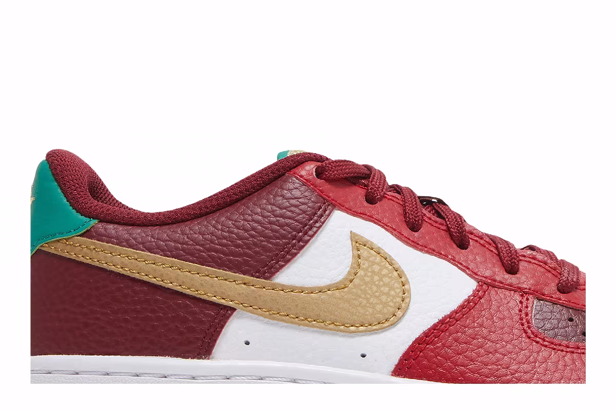 Nike Air Force 1 GS Christmas, view 3