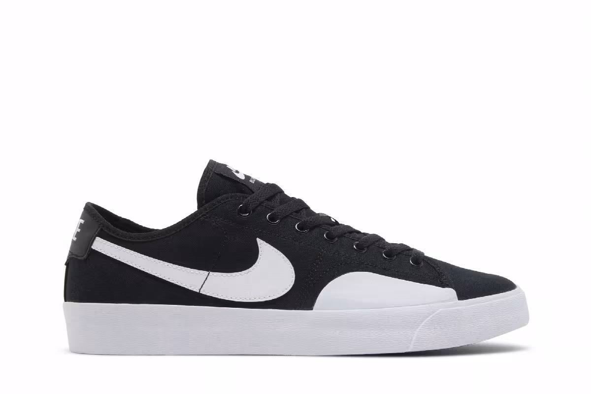 Nike Blazer Court SB Black White, view 2