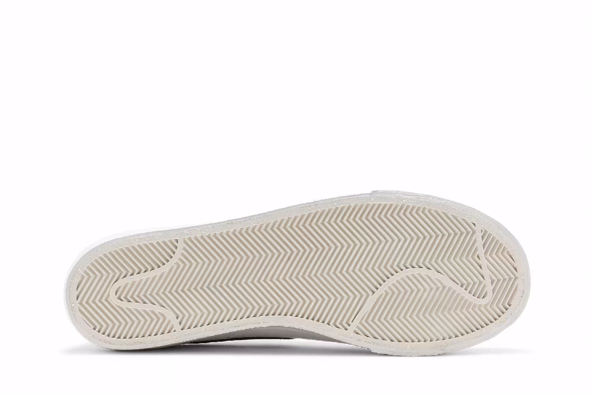 Nike Women's Blazer Low Platform White Black, view 5