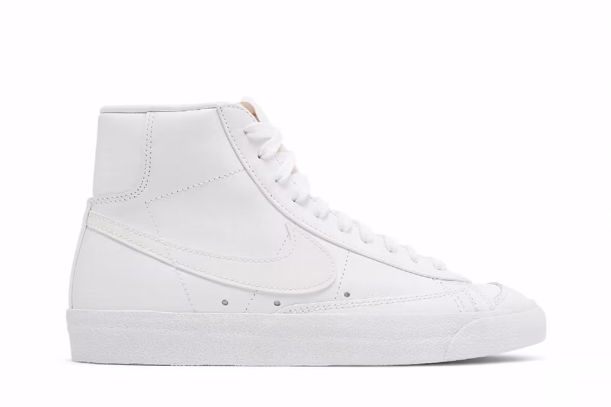 Nike Women's Blazer Triple White, view 2