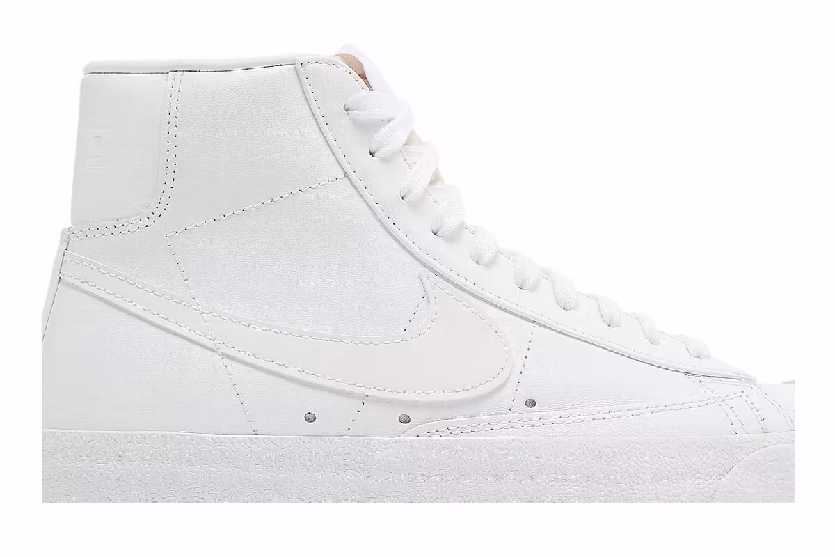 Nike Women's Blazer Triple White, view 3