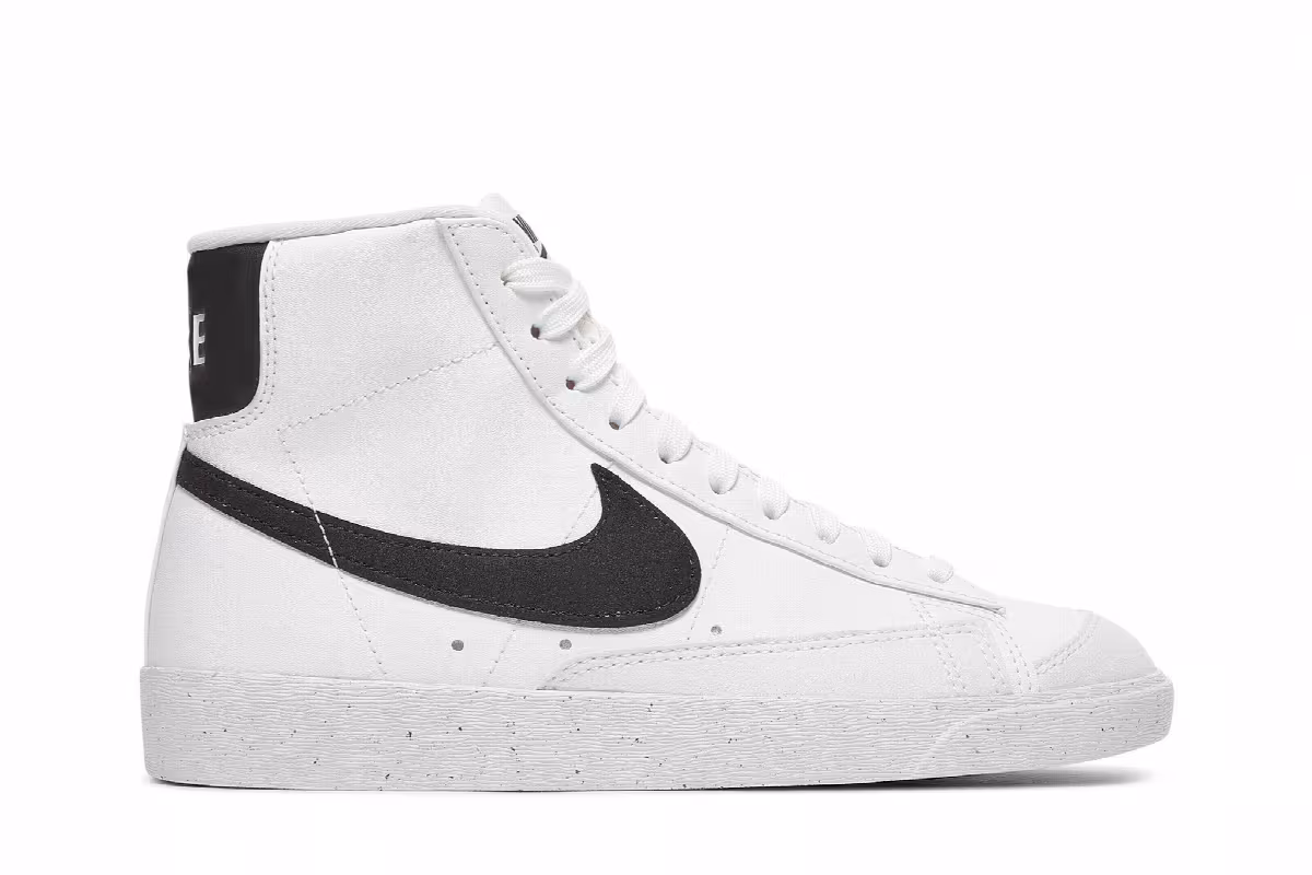Nike Women's Blazer Mid White Black, view 2