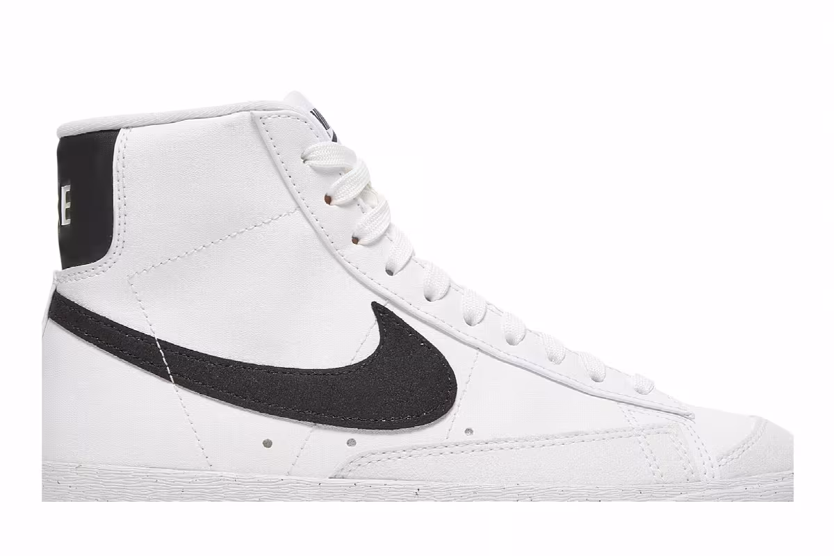 Nike Women's Blazer Mid White Black, view 3