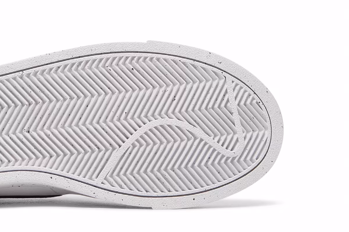 Nike Women's Blazer Mid White Black, view 6