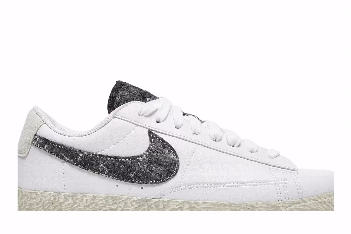 Nike Women's Blazer Low SE Recycled Wool Pack - White Black, view 3