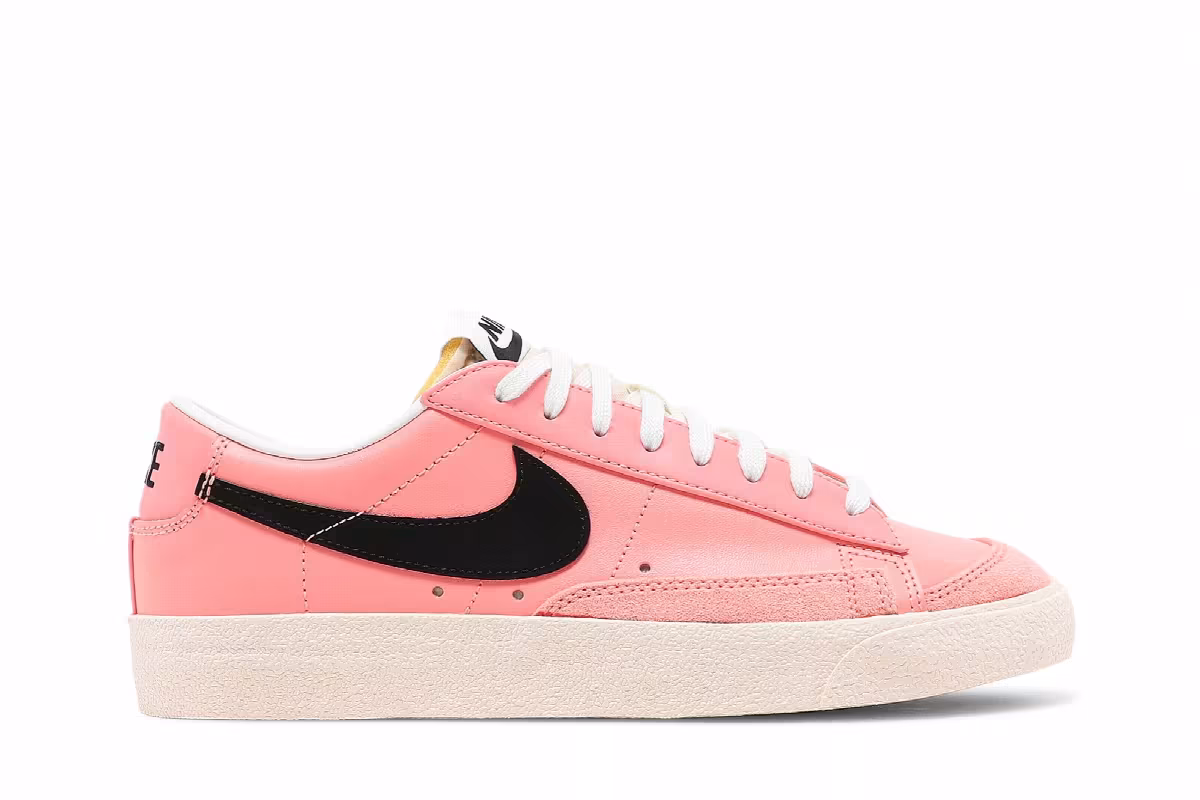 Nike Women's Blazer Low Light Atomic Pink, view 2
