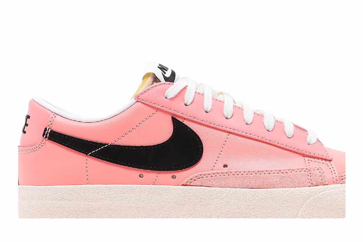 Nike Women's Blazer Low Light Atomic Pink, view 3