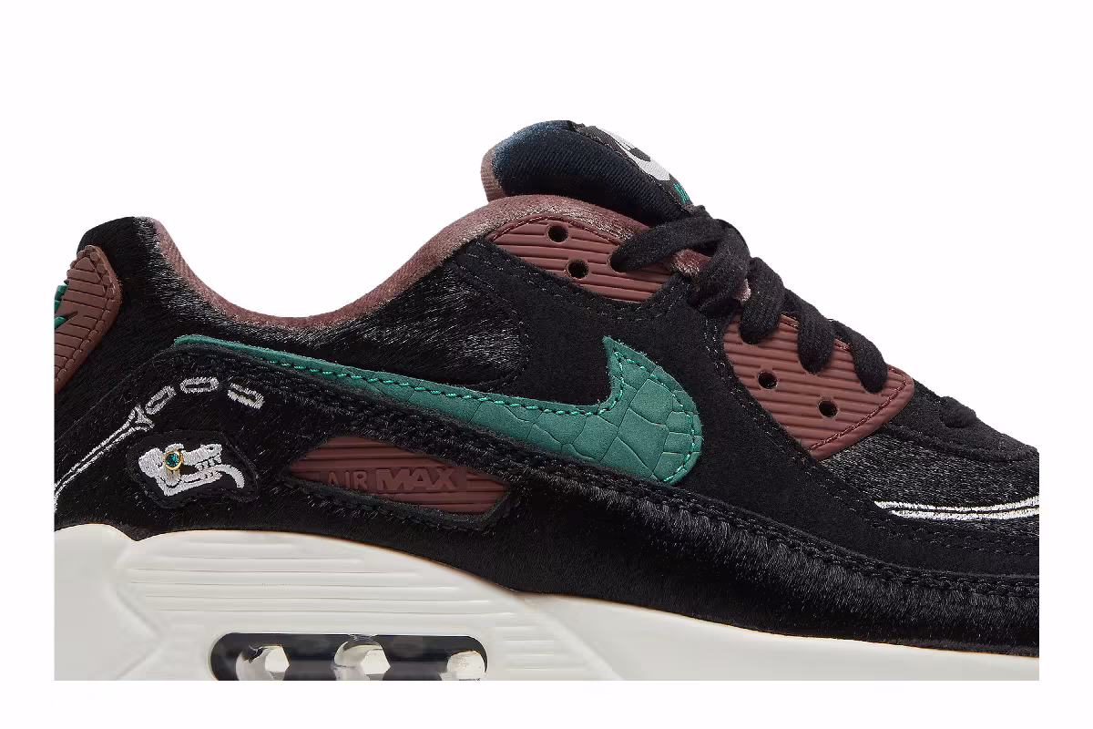 Nike Women's Air Max 90 Siempre Familia, view 3