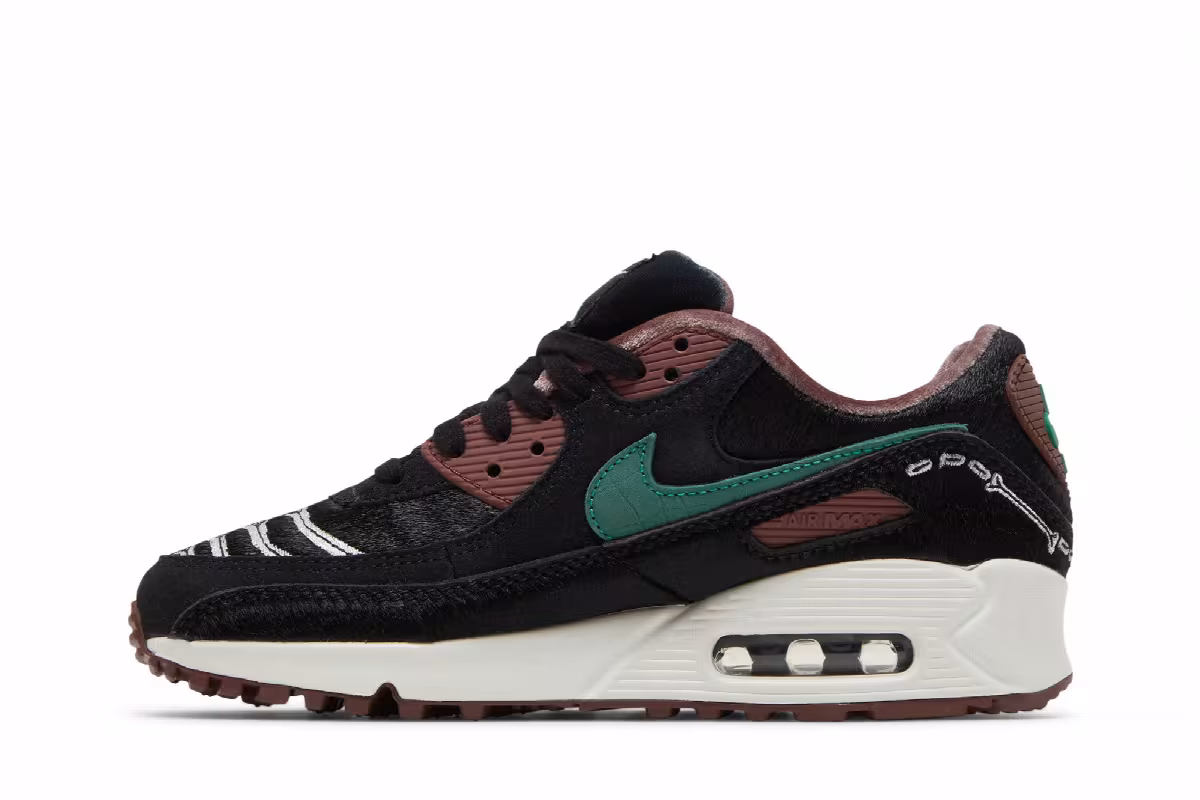 Nike Women's Air Max 90 Siempre Familia, view 4