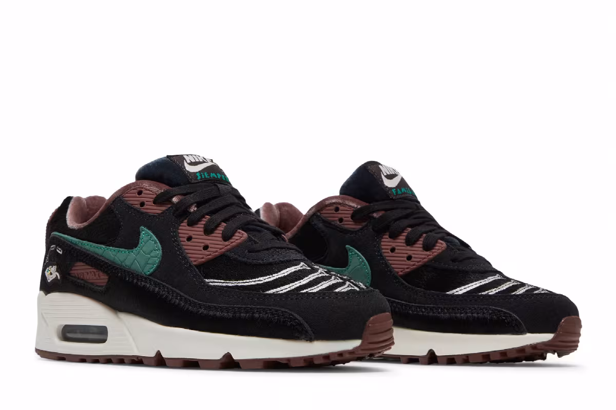 Nike Women's Air Max 90 Siempre Familia, view 9