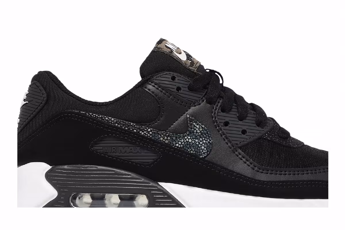 Nike Women's Air Max 90 SE Black Safari, view 3