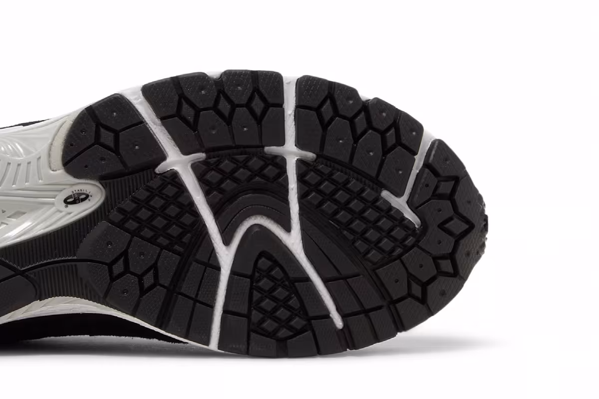 New Balance 2002R GORE-TEX Black Grey, view 6