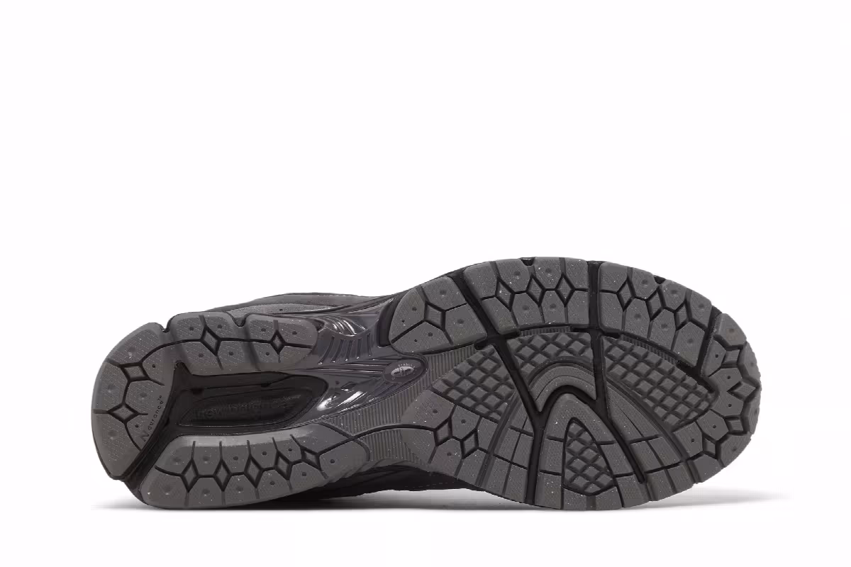 New Balance 2002R Castlerock Black, view 5
