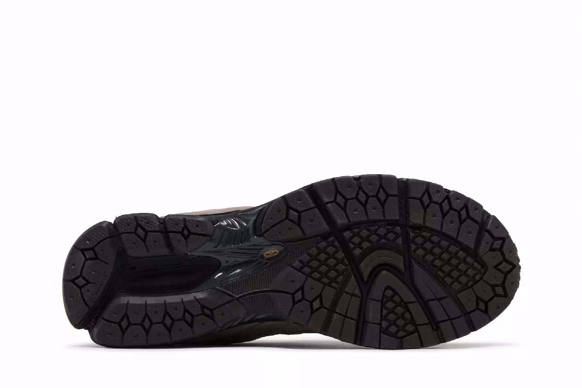New Balance 2002R Driftwood Black, view 5