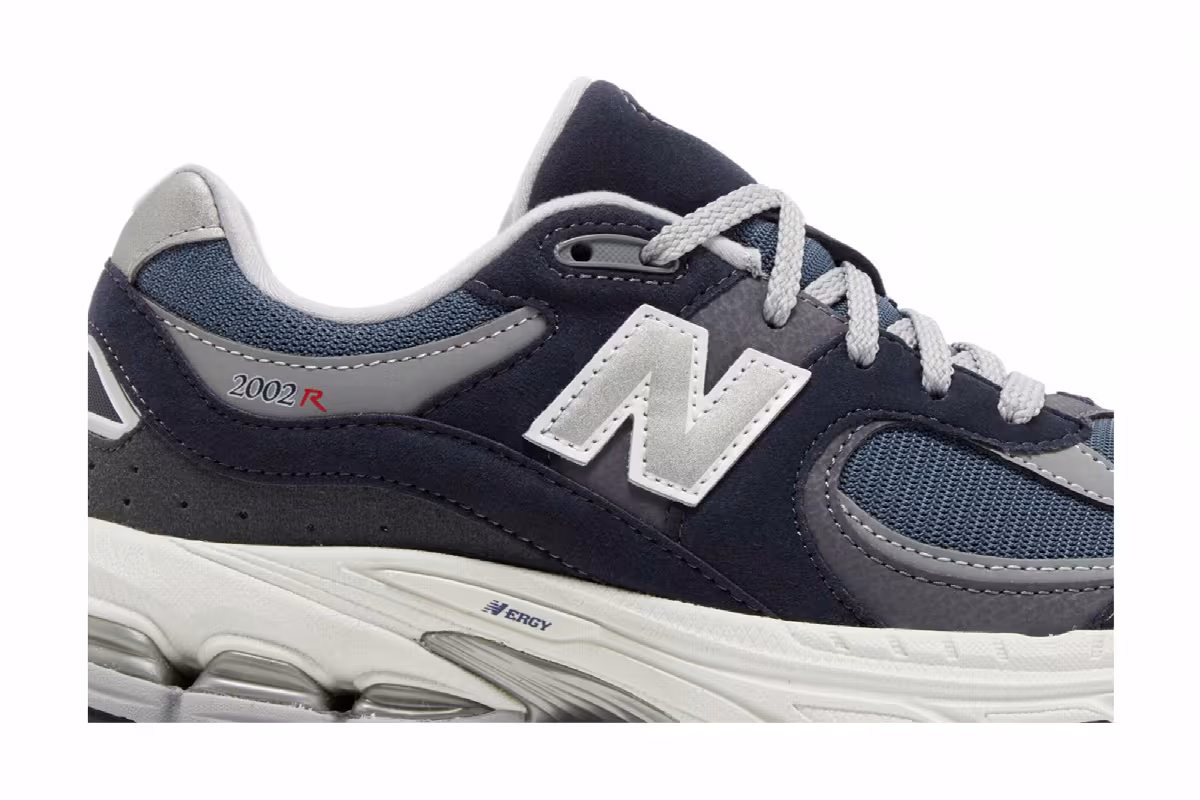 New Balance 2002R Big Kid Eclipse Silver Metallic, view 3