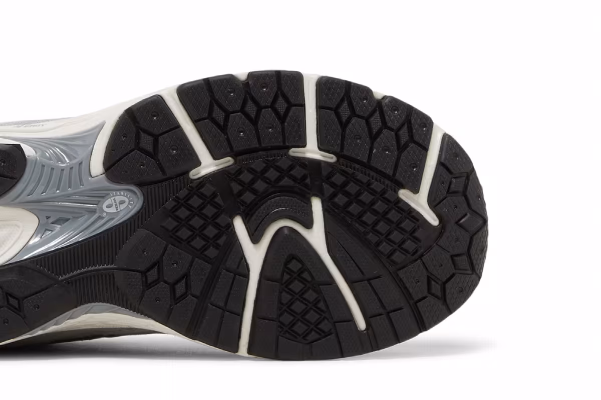 New Balance 2002R Big Kid Wide Steel Lead, view 6