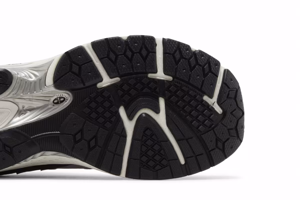 New Balance 2002R Big Kid Slate Grey Black, view 6