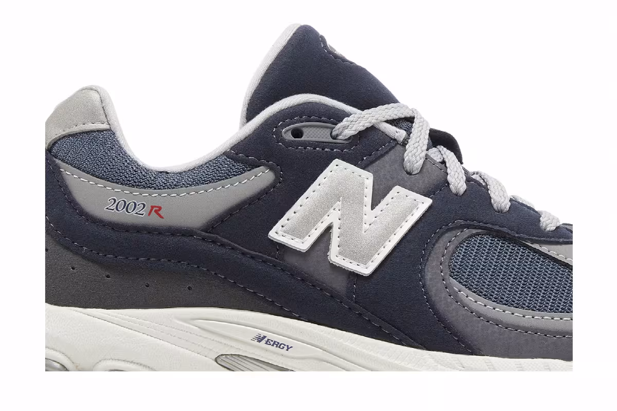 New Balance 2002R Big Kid Wide Eclipse Silver Metallic, view 3